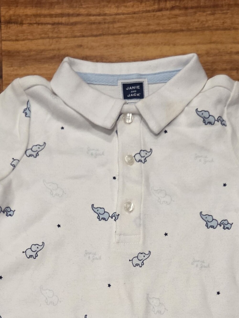 Janie and Jack NWT 6-12 Months Ivory and Blue Whale Romper and Socks - Picture 4 of 7